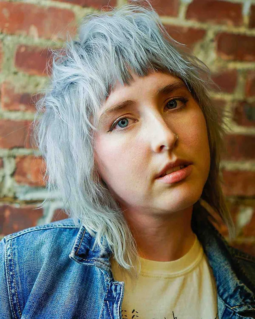 앞머리 펑크 헤어스타일로 재현된 숭어' title=