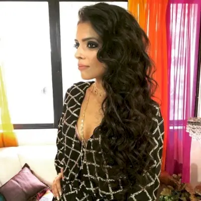 Jet Black Retro Curls