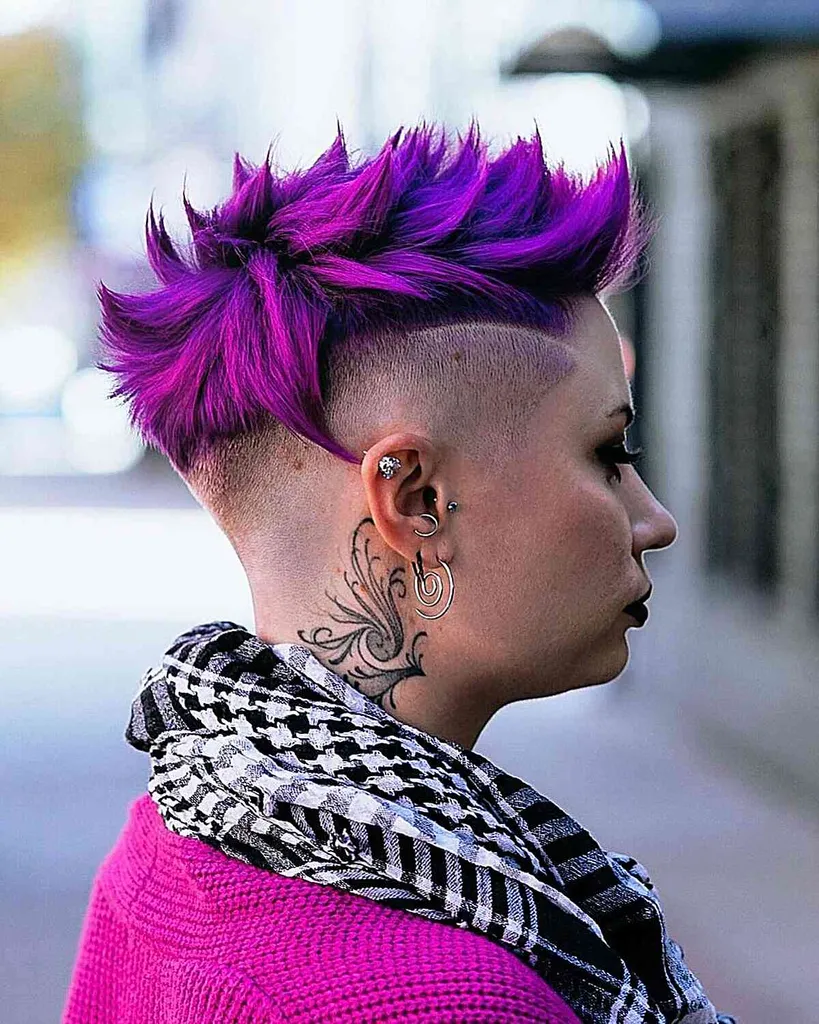 Undercut Purple Spiked Pixie Cut Punk frisyrer' title=