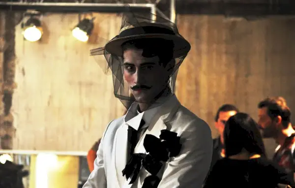 メンズファッション: ドラマはどこにある?