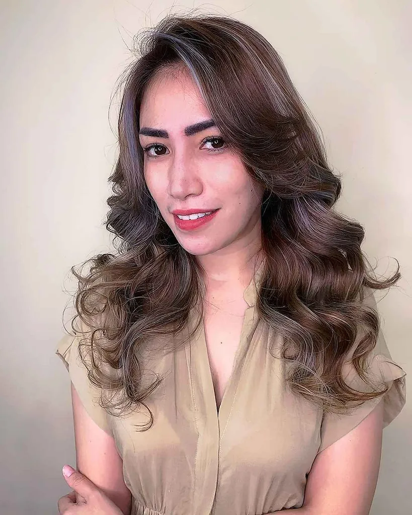 Lange zijrand met lagen voor ovale gezichtsvormen' title=