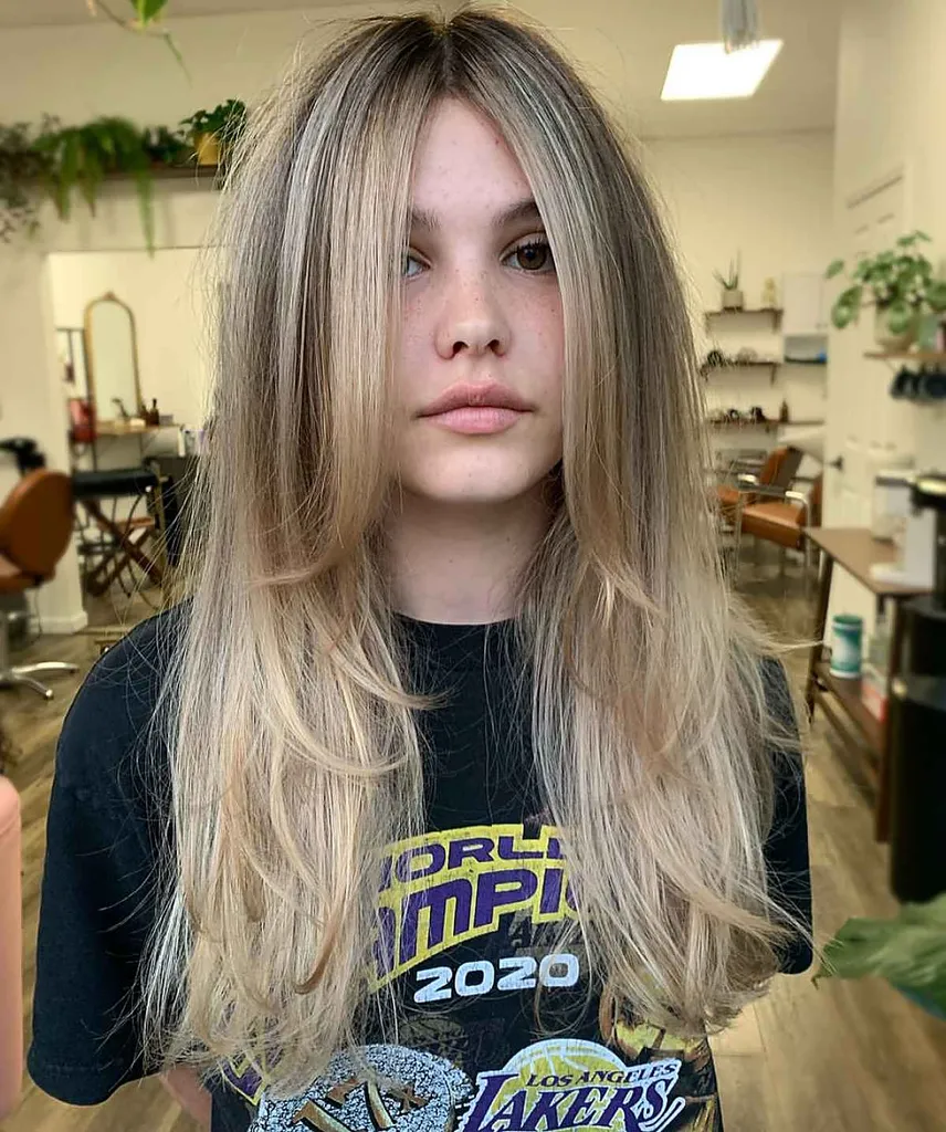 Lange lagen met face-framing-stukken' title=