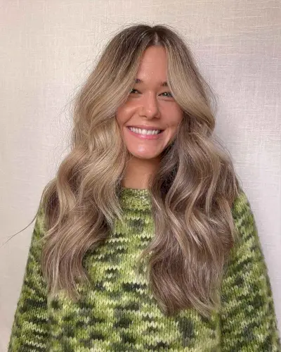 Wavy Long Tresses with Face-Framing Pieces