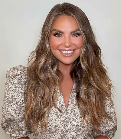 Face-Framing Layers with Beach Waves