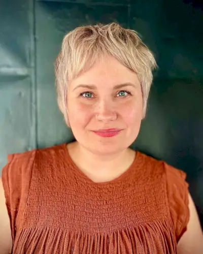 Textured Short Hair with Curtain Fringe for Square Faces