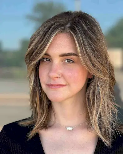 Side-Parted Choppy Haircut with a Money Piece for an Oval Face