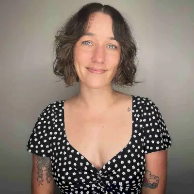 Soft Tousled Chin-Length Bob with Waves for Oval Face Shapes