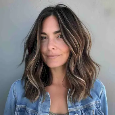 Simple Medium-Length Hair for a Square Face