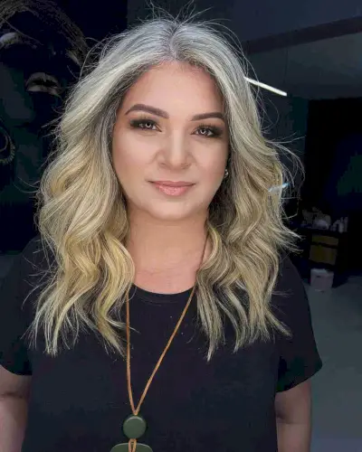 Wavy Medium-Length Hair with Textured Ends for a Round Face