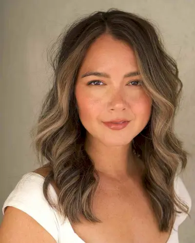 Chic & Subtle Face-Framing Side Part for Round Face Shapes