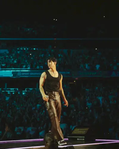 Joe Jonas brune læderbukser