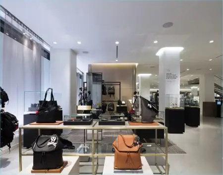 „Nordstrom Mens Store New York“ dizainerių aksesuarai „Nordstrom Mens Store“ NYC Naho Kubota