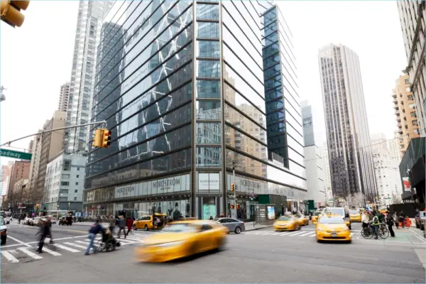 „Nordstrom“ pasiekė didžiulį obuolį su vyrų parduotuve