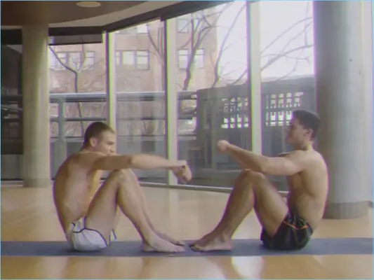 Modela Matthew Noszka in Trevor Signorino sta se združila za video vadbe Vogue Hommes Paris.