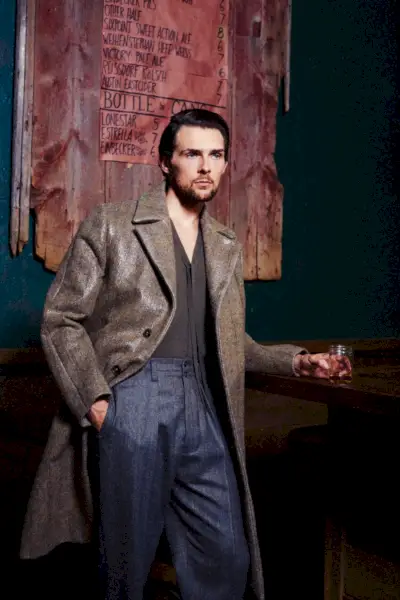 Samuel nosí všetky šaty Ermenegildo Zegna.