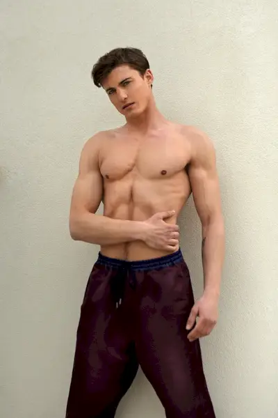 Jack indossa pantaloni di satin Andrea Pompilio.