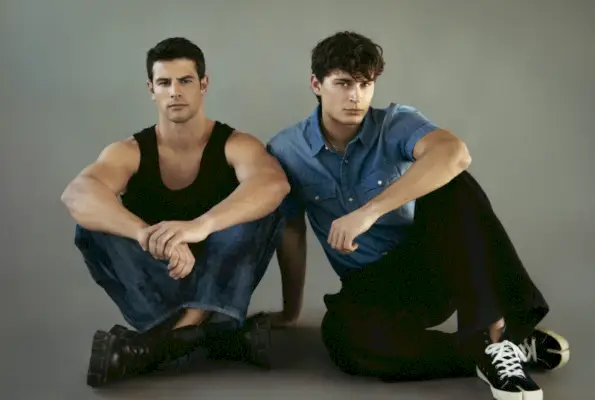 Franky Cammarata og Billy Dunn deler rampelyset foran fotografen Gabe Araujo.