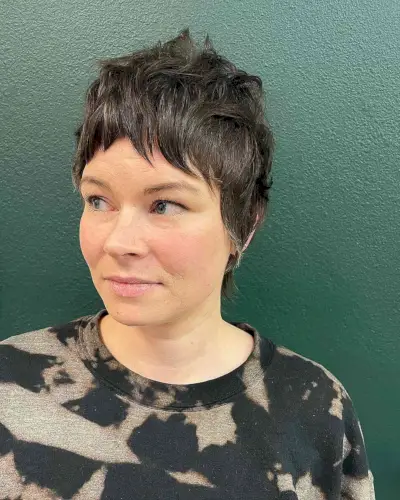 Crown Layers on Shagged Pixie Hair for Fine Hair