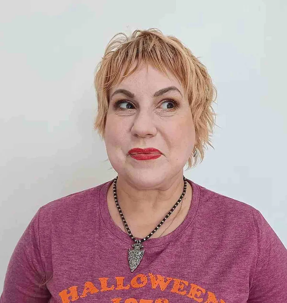 Mixie avec micro frange sur cheveux fins et fins' title=