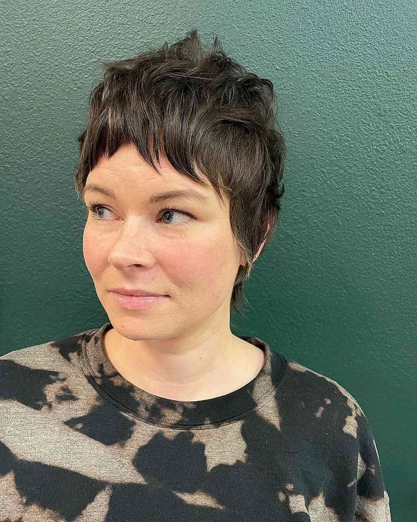 Couches de couronne sur les cheveux de lutin hirsutes pour cheveux fins' title=