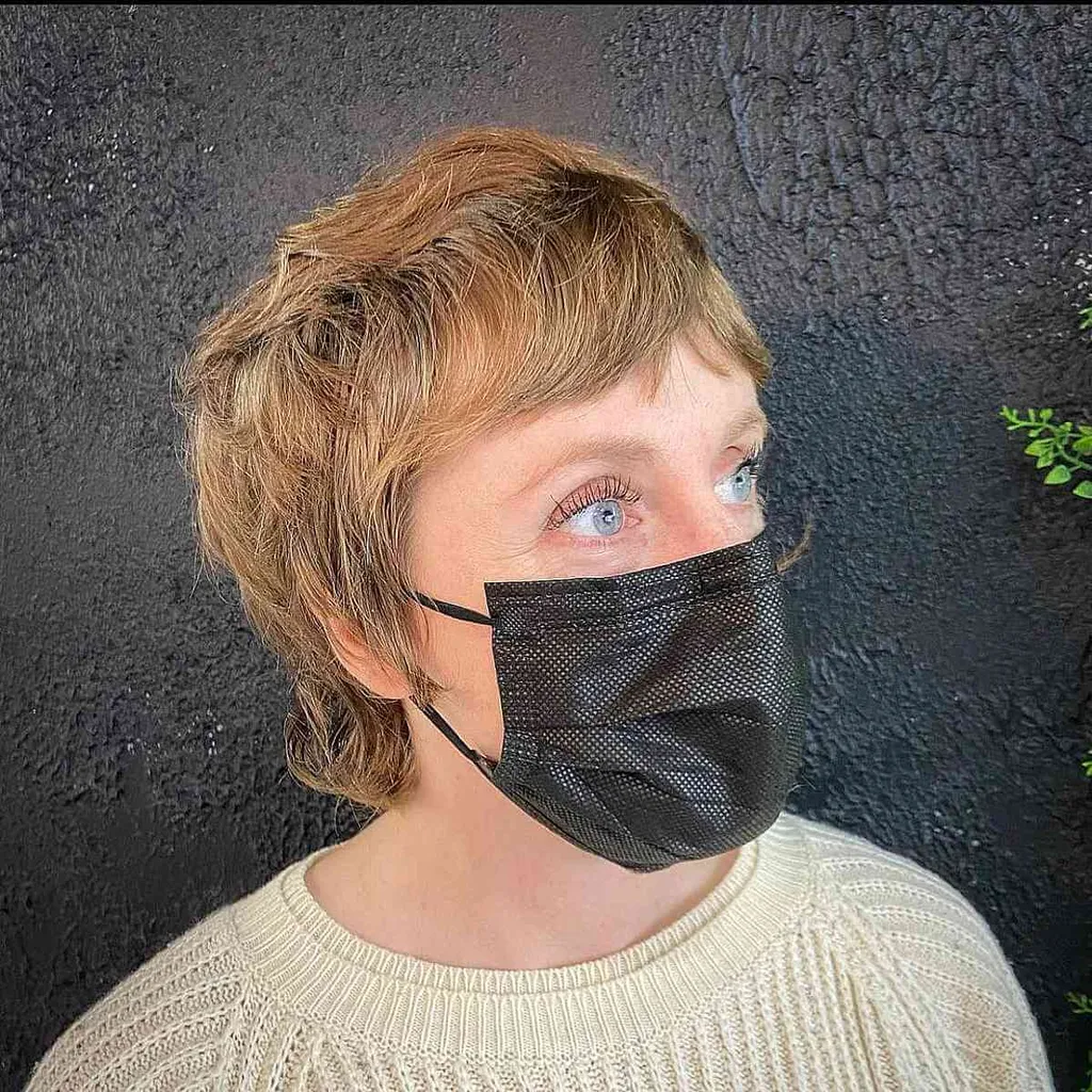 Shag texturé avec une frange courte sur cheveux fins' title=