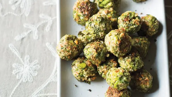 Broccoli Meatballs with Garlic Tomato Sauce