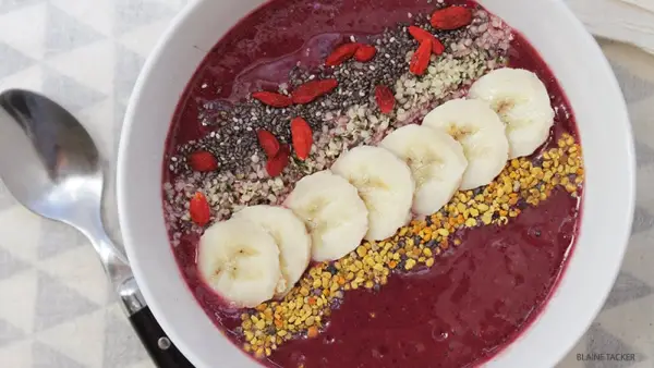Der natürliche Gourmet: Pitaya-Kirsch-Smoothie-Schüssel