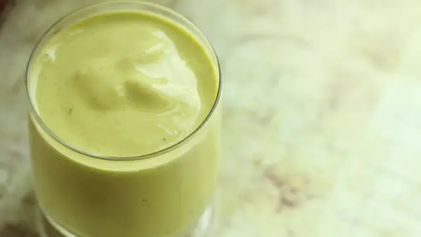 4 manieren om uw dagelijkse dosis probiotica te krijgen (smoothies tellen!)
