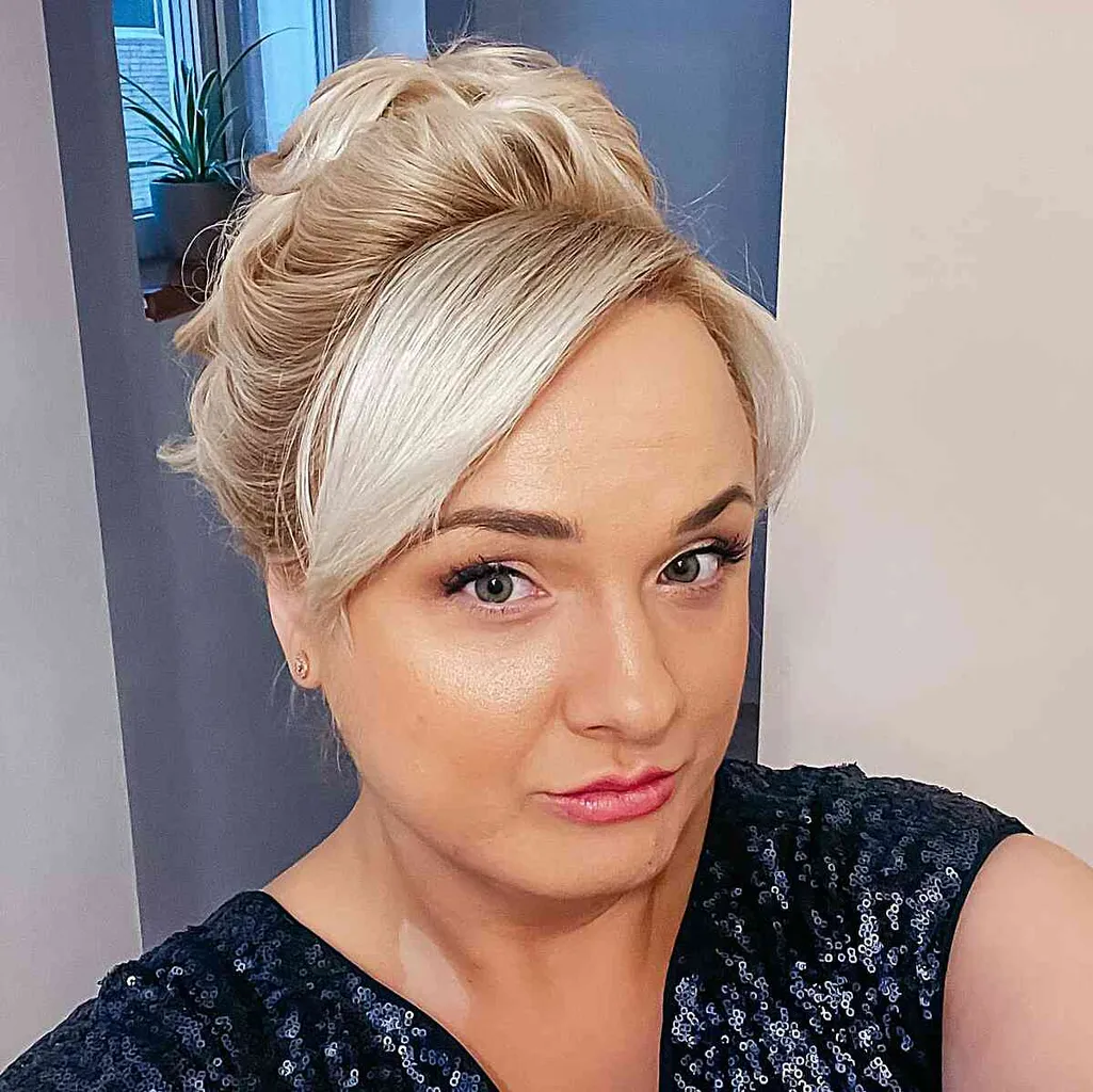 앞머리로 업두 스타일을 연출하는 25가지 멋진 방법' title=