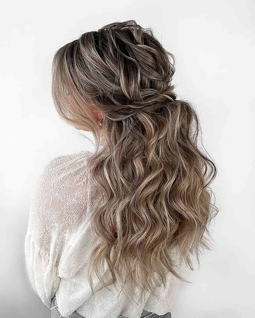 28 de updos-uri formale superbe de care te vei îndrăgosti' title=