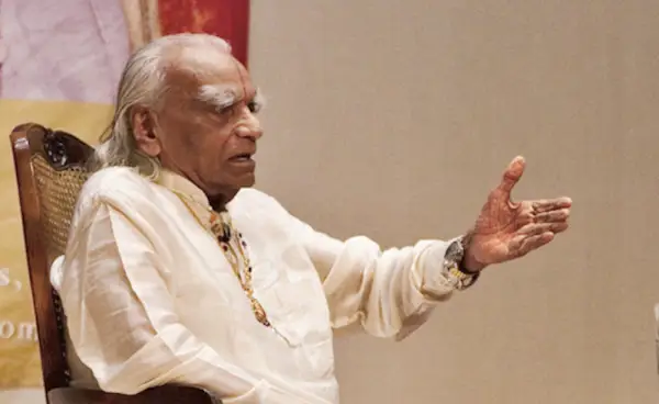 BKS Iyengar 1983 Sharing an Intense moment