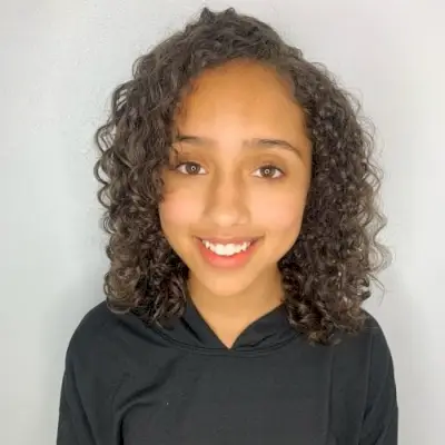 sweet curled hairstyle for girls