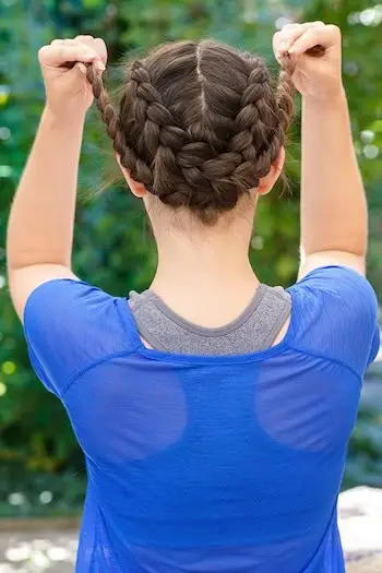 Asigurarea împletiturii olandeze duble și înfășurarea lor una în jurul celeilalte.