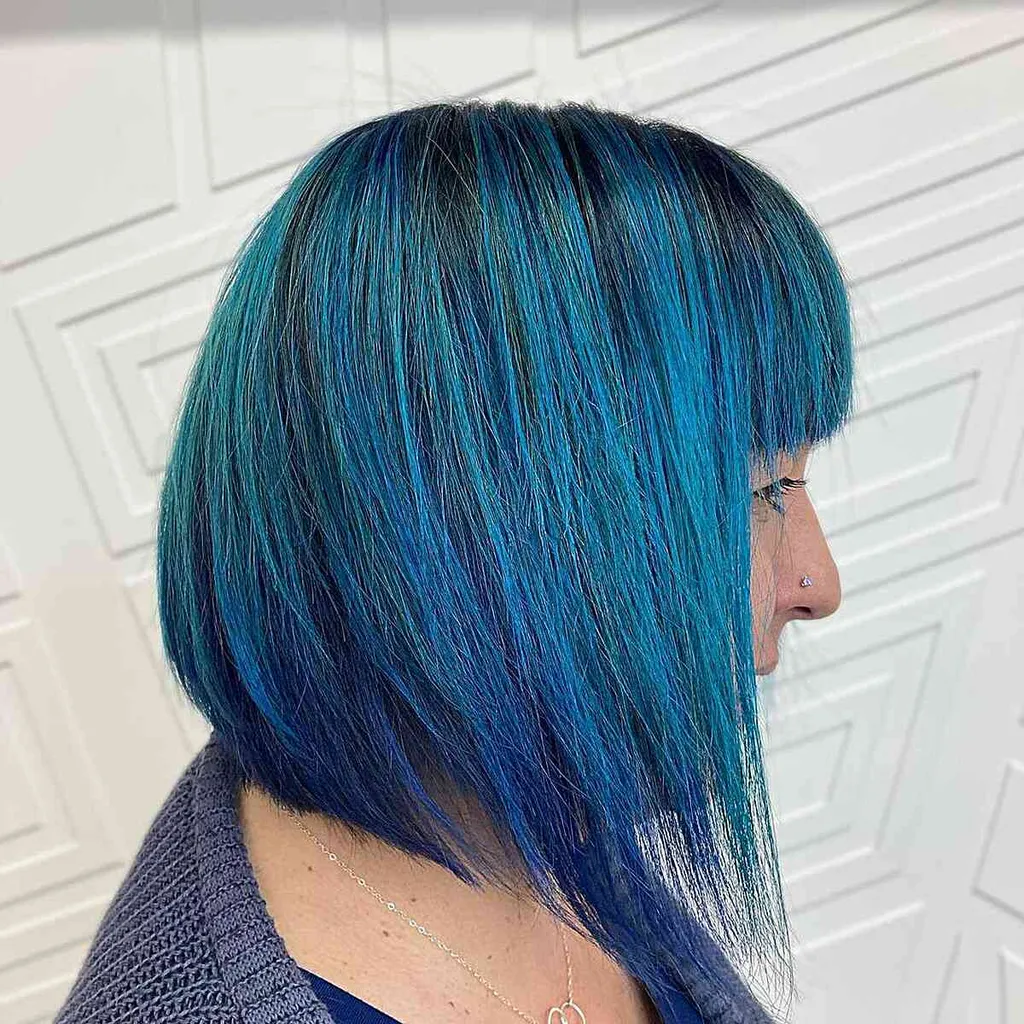 Vibrant Blue Ombre Balayage pro černé vlasy a klíční kost Bob' title=