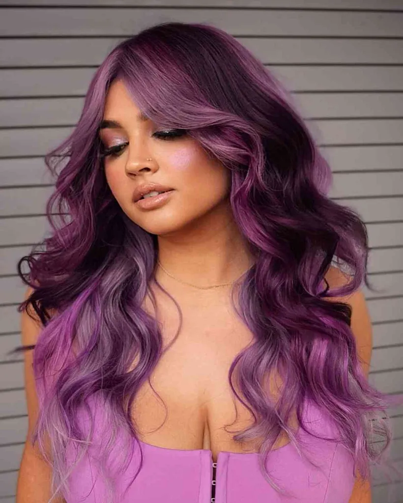 Purpur pe părul balayage tonifiat violet' title=