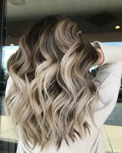 Balayage בלונדינית אפר' title=