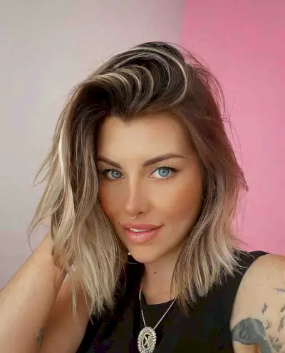 Sexy Blonde Highlighted Short Brown Hair