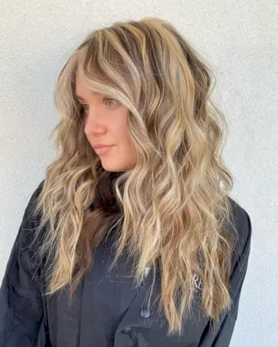 Chunky blonde highlights on brown hair