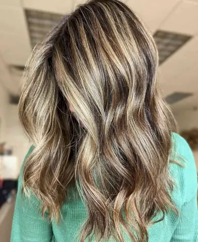 Mid-Length Hair with Bronde Balayage Chunky Highlights and Money Pieces
