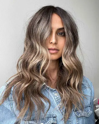 Low-Maintenance Medium Brunette Bronde Balayage Hair with Soft Blonde Highlights