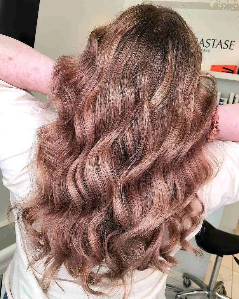 Balayage reverso em ouro rosa' title=