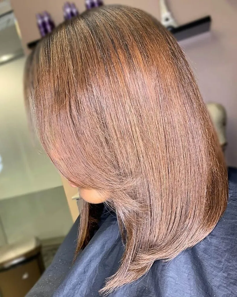 Sandy červenohnedá na čiernom dievčati' title=