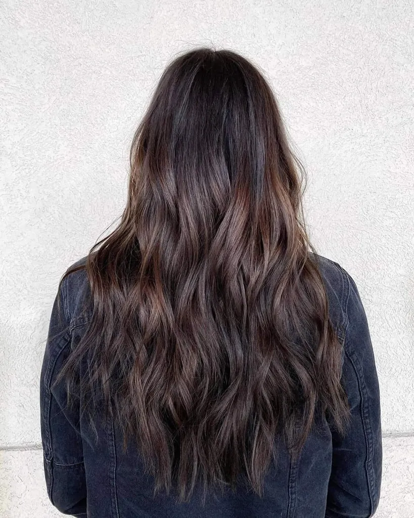 pieskové tmavohnedé vlasy pre tmavé vlasy' title=