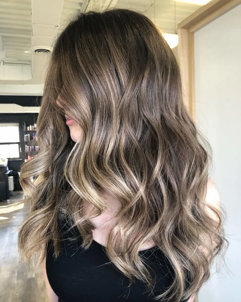 Pieskovo hnedé blond vlasy' title=