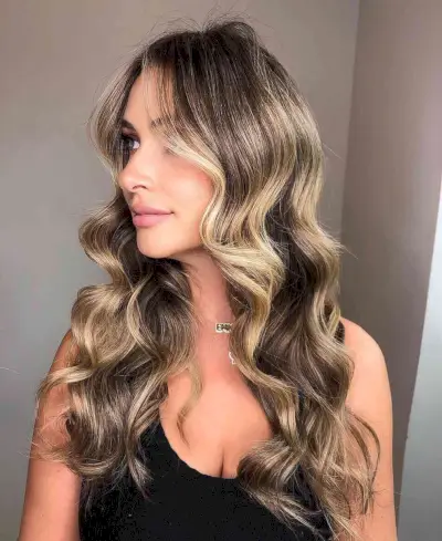 Low-Maintenance Brown and Blonde Balayage Hairstyle