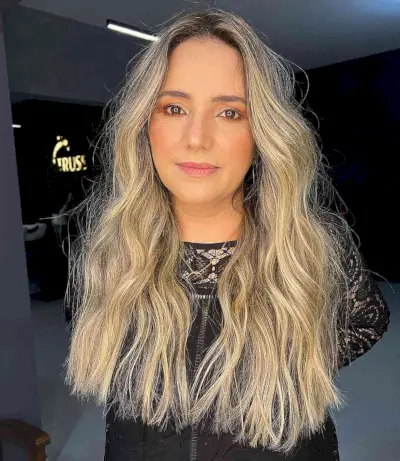 Impressive Layered and Wavy Blonde Balayage