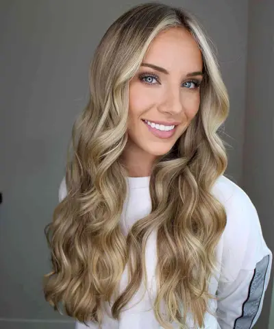 Lived-In Blonde Balayage with a Bright Money Piece