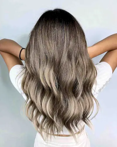 dirty blonde balayage with beachy vibes