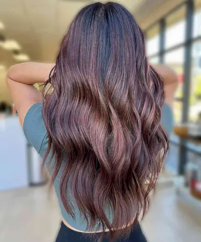 Auburn Brunette Balayage Tones on V-Shaped Wavy Long Hair