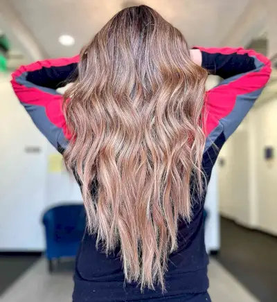 dimensional bronde light brown hair with lowlights